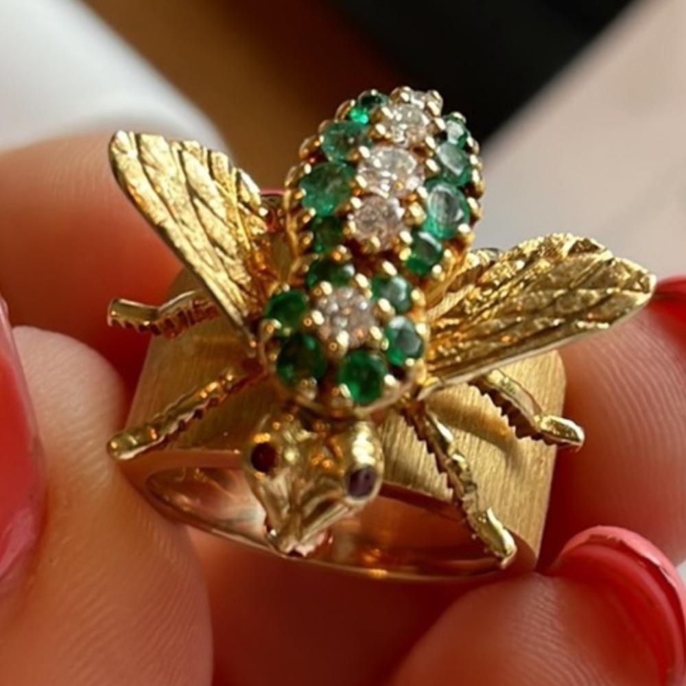 Herbert Rosenthal Emeralds and diamonds Ring
18k gold with detachable Pin - Picture 3 of 17